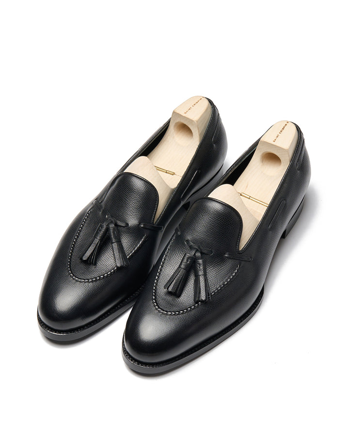 Tassel loafer model 643 in black mountain calf