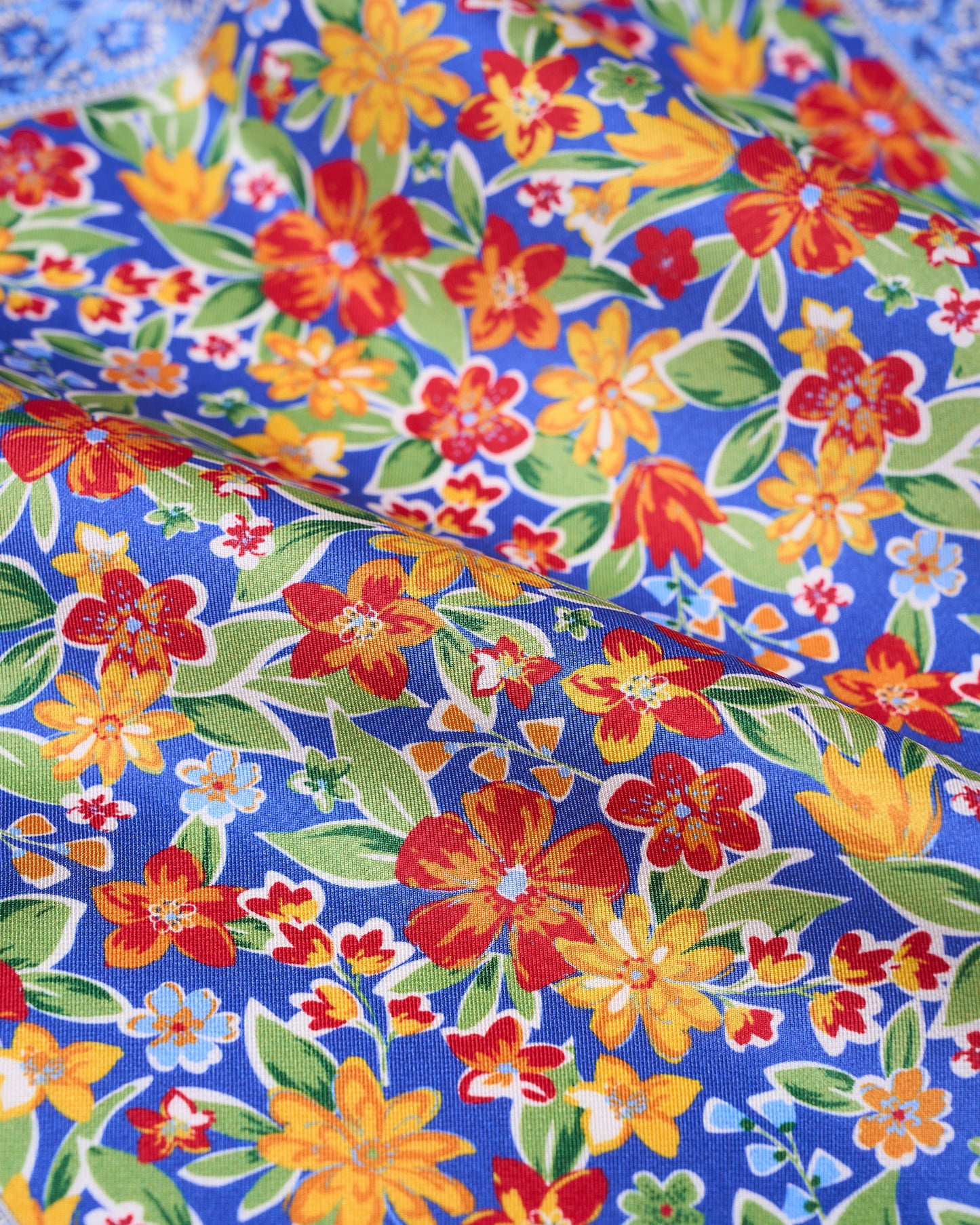 Pocket square - Printed silk - small - colorful flower with blue rim