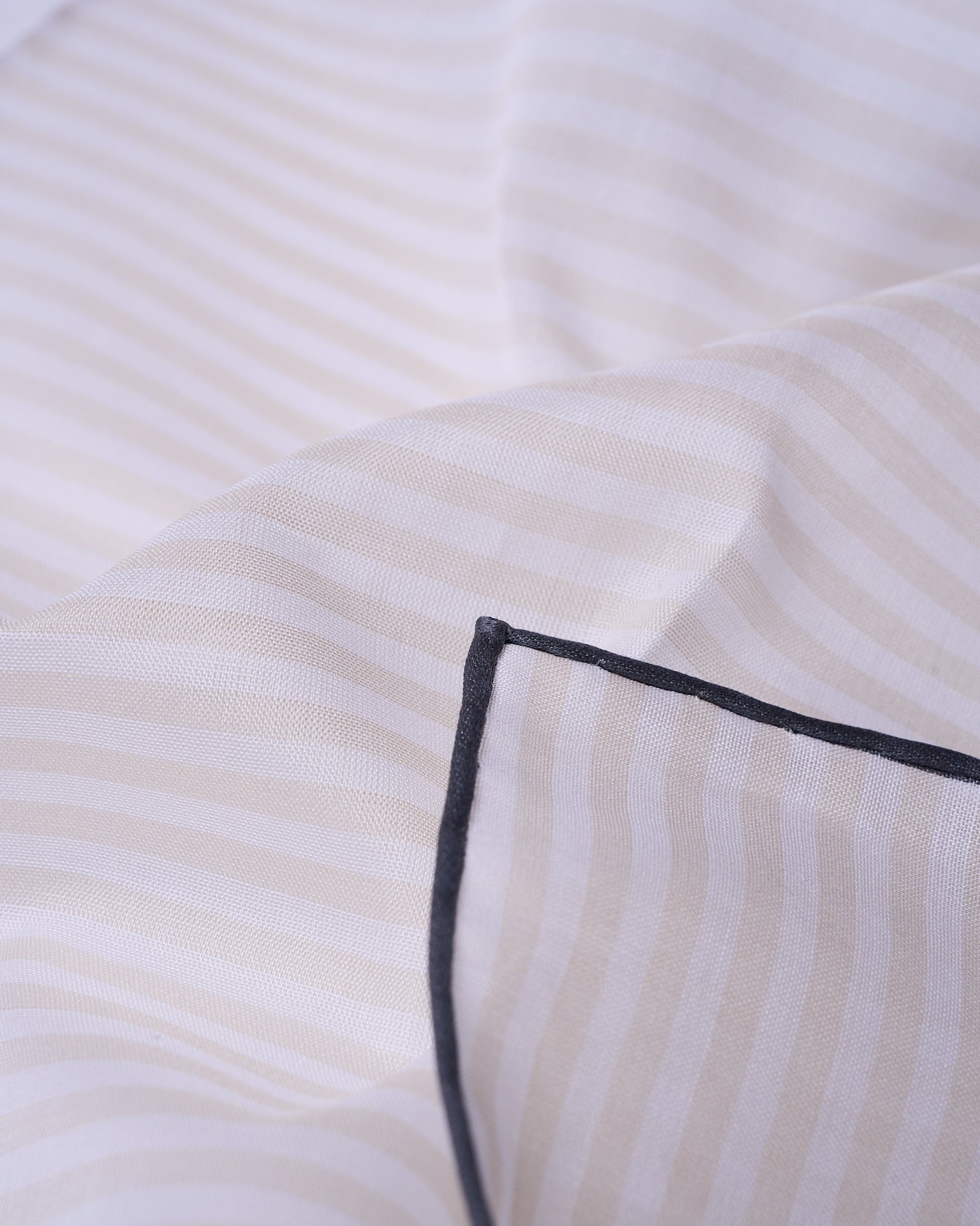 Pocket square - cotton - Ivory stripe with black rim