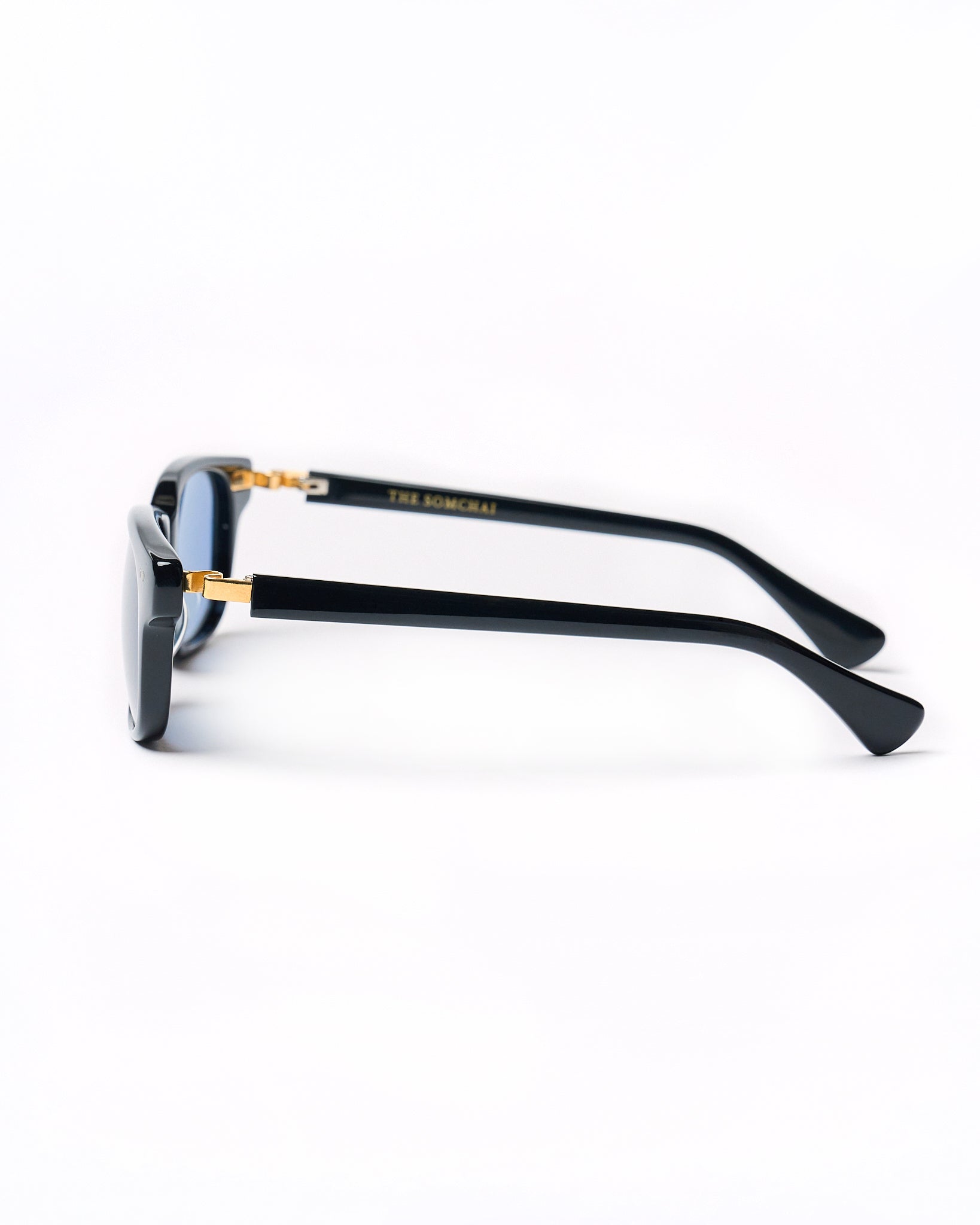 Rhett model - Black frame - Gold hinge - Black regular arm