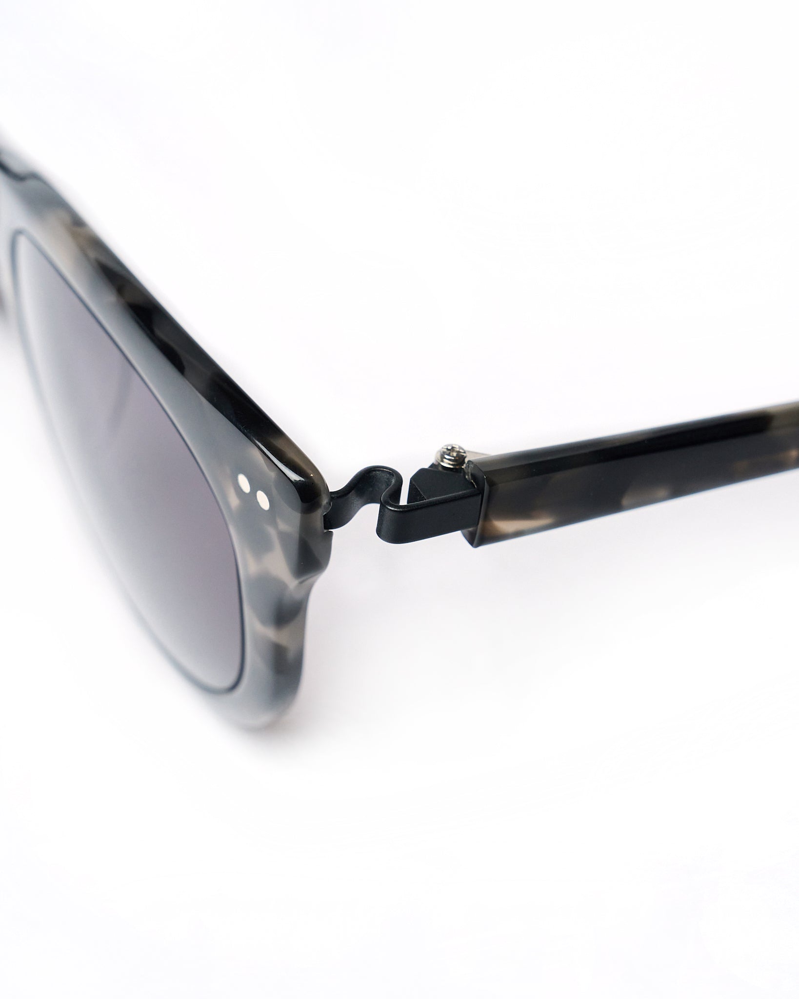 Tom model - Grey tortoise frame - Black hinge - Grey tortoise regular arm