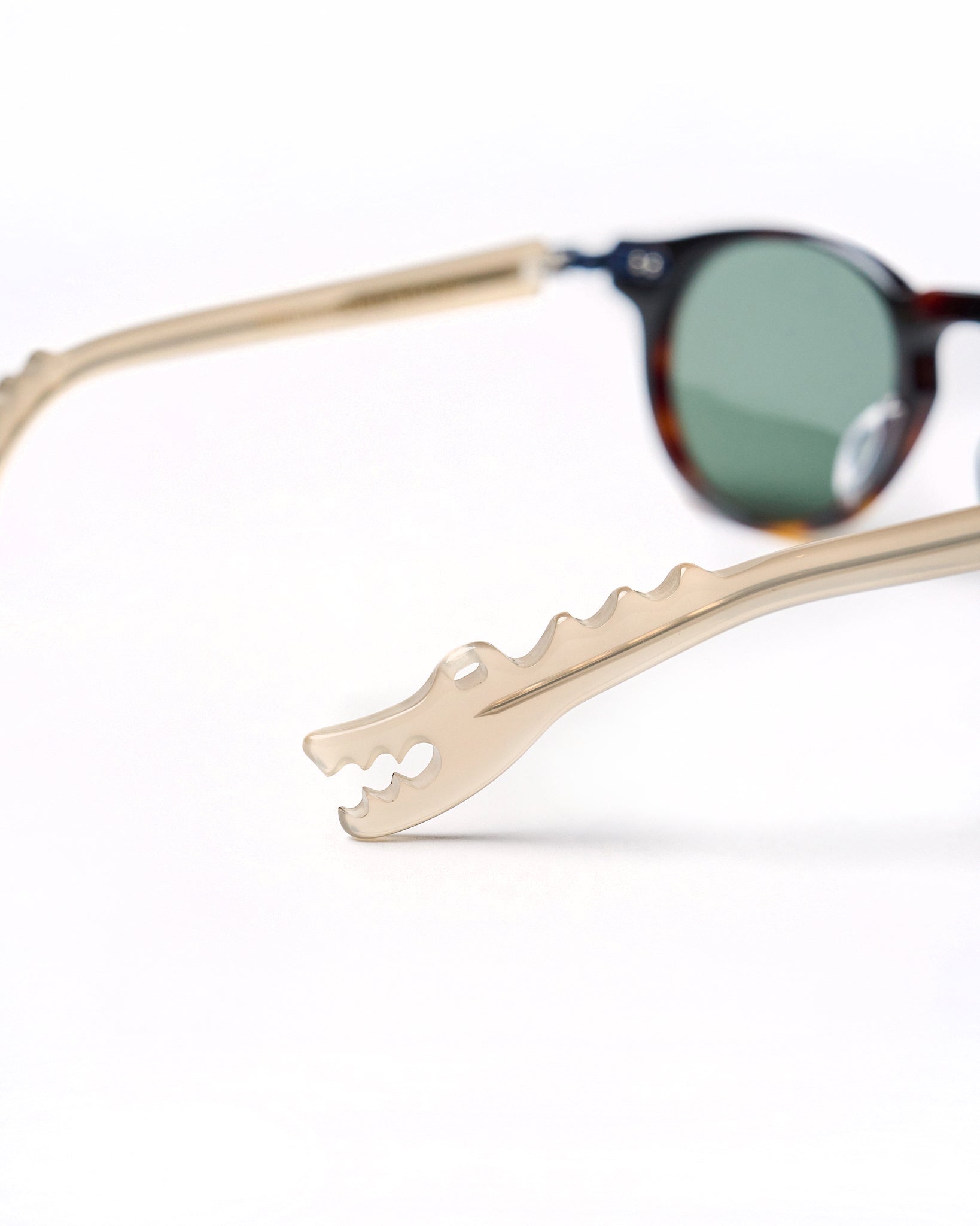 Mark model - Brown tortoise frame - Navy hinge - Taupe Dino arm