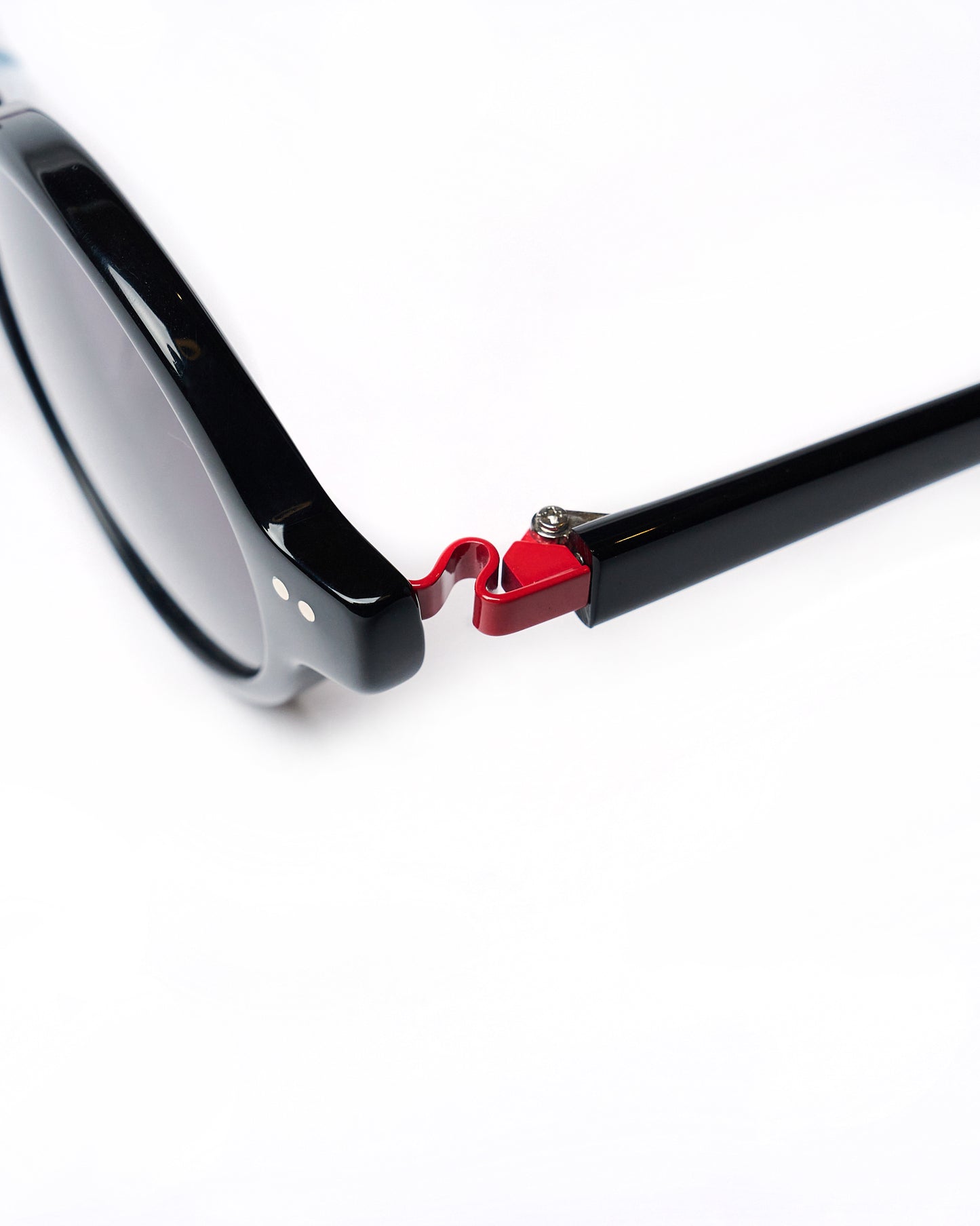 Robin model - Black frame - Red hinge - Black regular arm