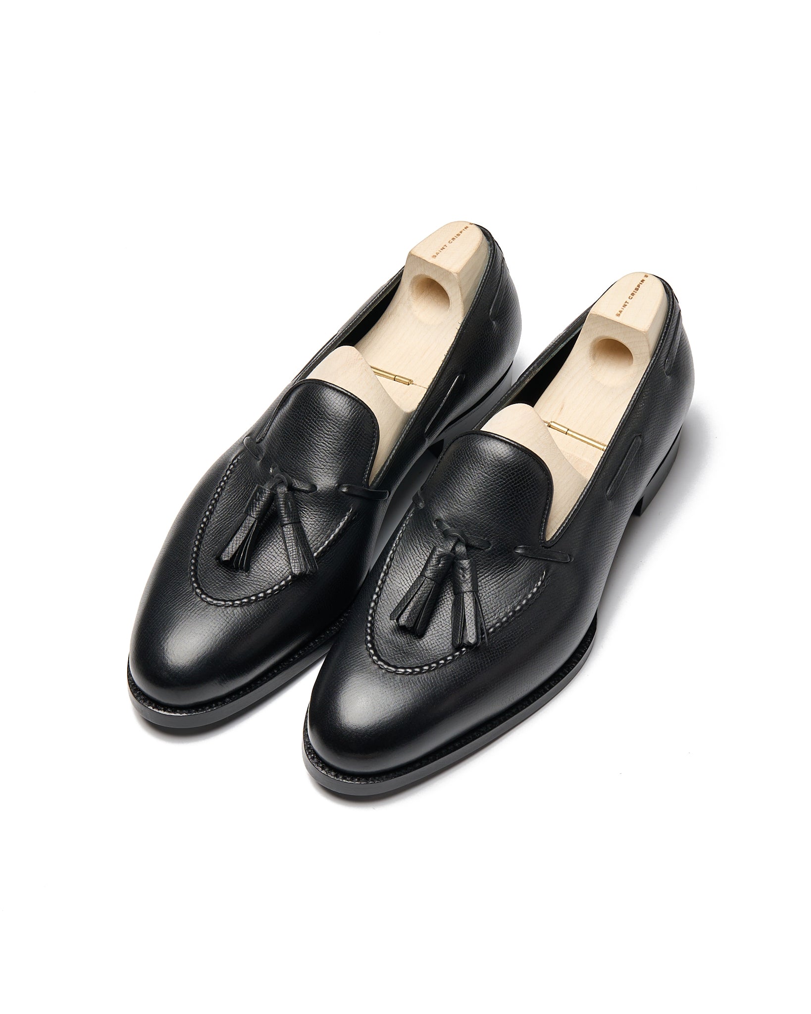 Tassel loafer model 643 in black mountain calf