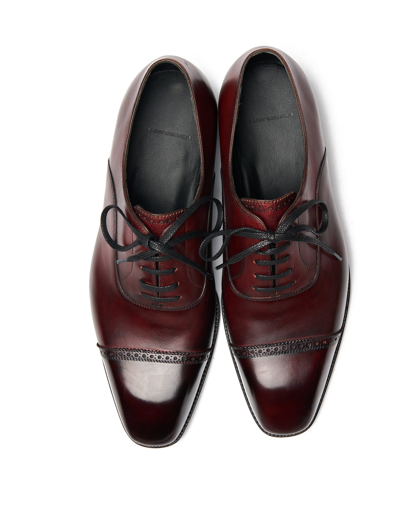 Cap toe oxford with brogue model 522C in burgundy calfskin